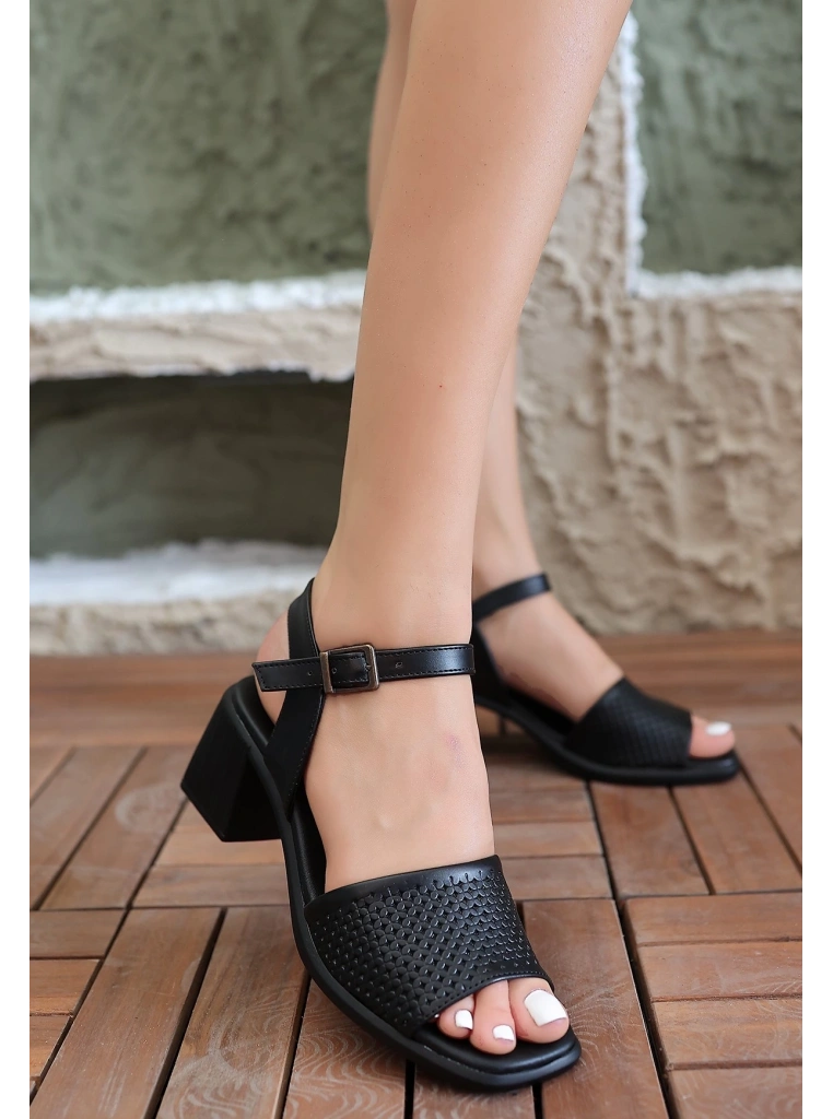 Laera Siyah Cilt Topuklu Sandalet