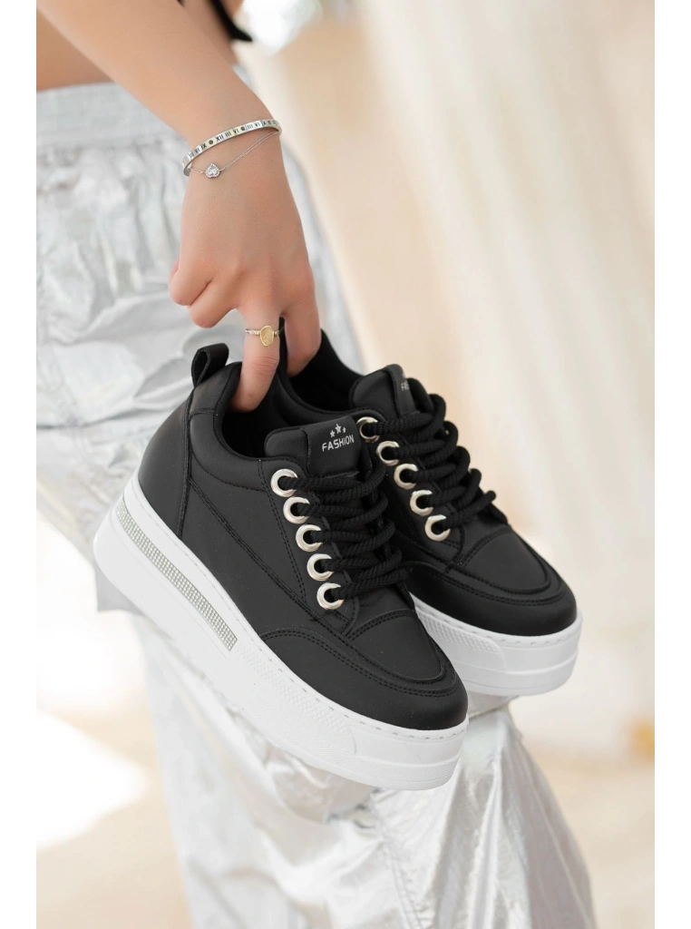 Lulu Siyah Cilt Beyaz Tabanlı Bağcıklı Spor Ayakkabı