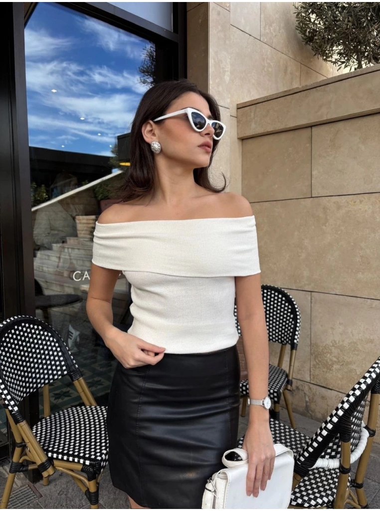 Madonna yaka sıfır kol bluz