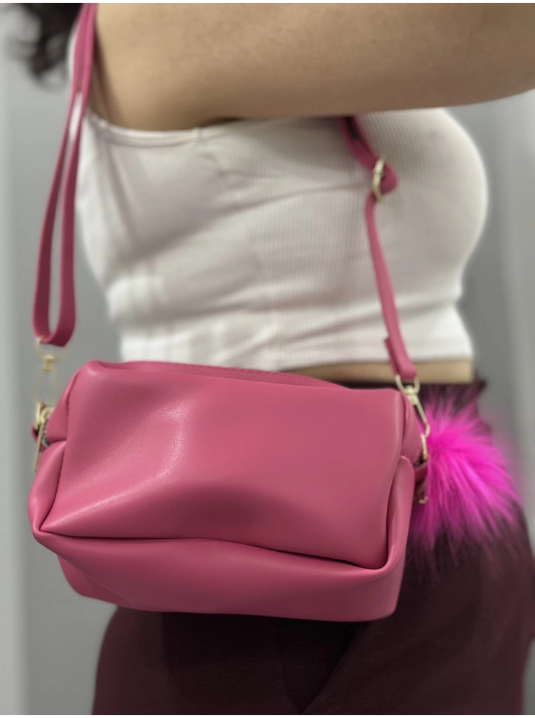 Ponpon fuşya cilt çanta