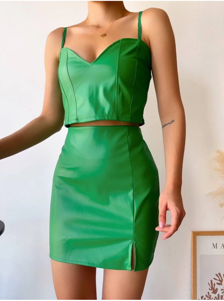 Tek yırtmaçlı arkadan fermuarlı deri etek yeşil s24475