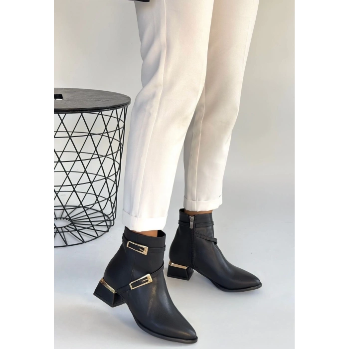 İnay Siyah Cilt Topuklu Bot