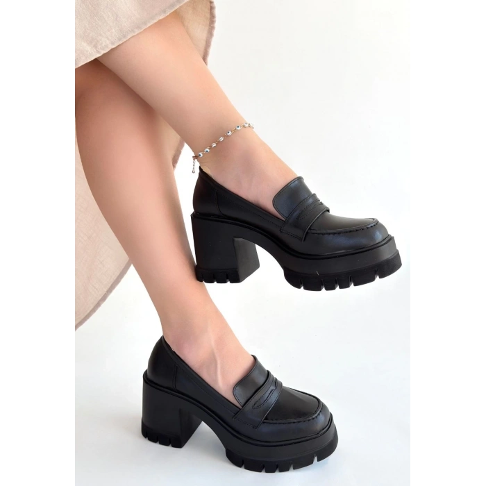 Janes Siyah Cilt Dolgu Topuk Ayakkabı