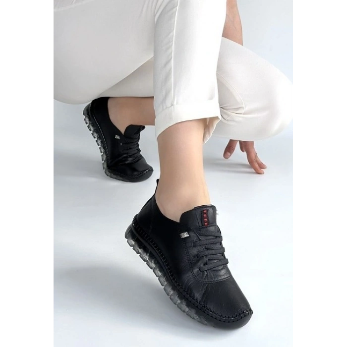 Kitta Siyah Deri Bağcıklı Spor Ayakkabı