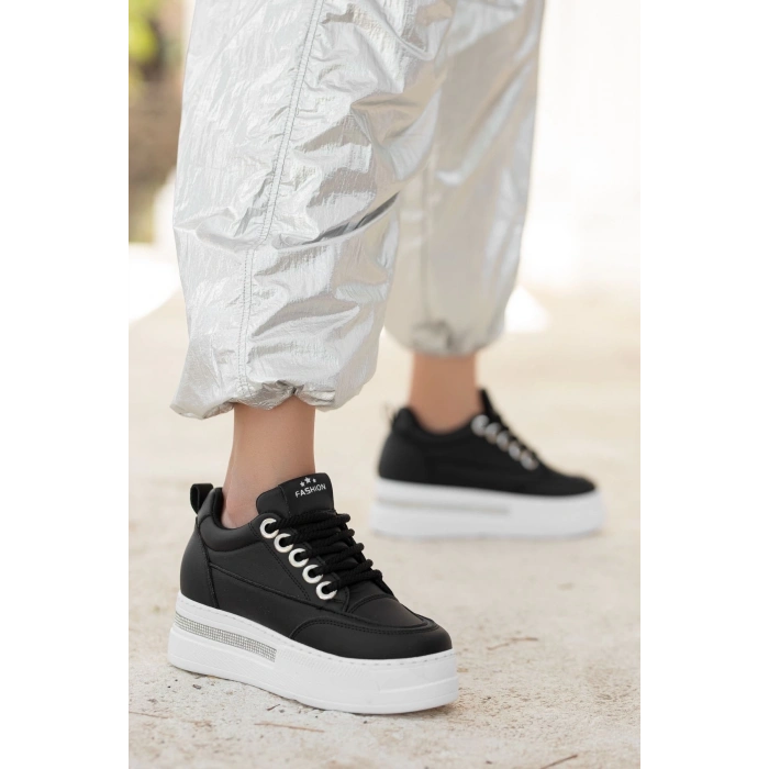 Lulu Siyah Cilt Beyaz Tabanlı Bağcıklı Spor Ayakkabı