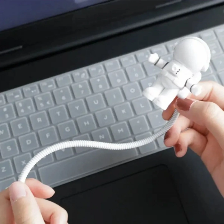 BiiShe® USB Astronot Gece Lambası, Masa Lambası, Kitap Okuma Lambası Işığı