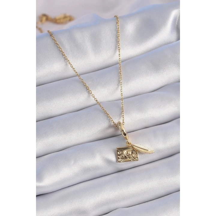 Mey İthalat® 316L Çelik Gold Renk Kalp Detay Mektup Figür Charm Model Kadın Kolye