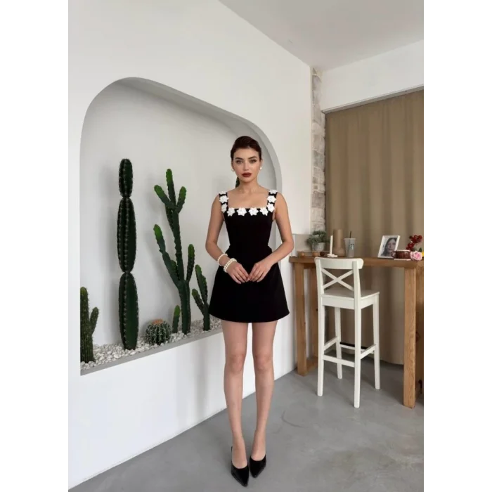 Alyosa Çiçek Detaylı Elbise