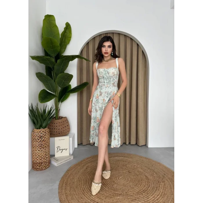 Anjelik Yırtmaç Detaylı Elbise