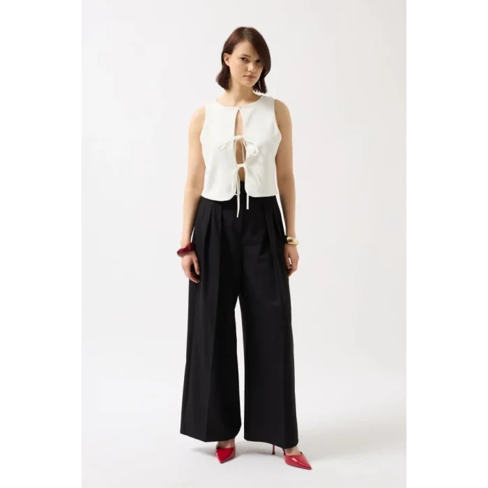 Bağcık Detay Dekolte Bluz