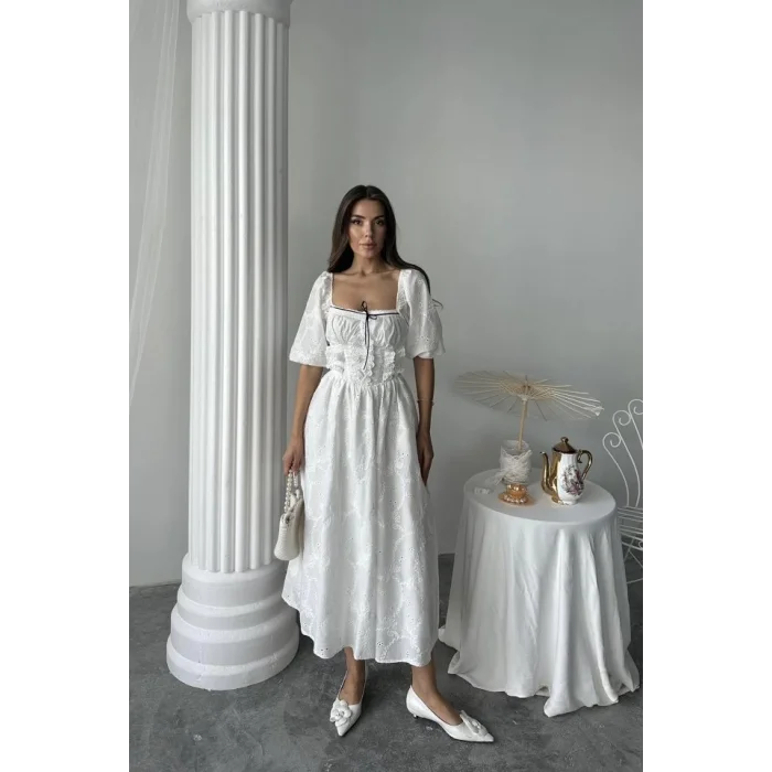 Beyaz Dantel Detaylı Brode Elbise