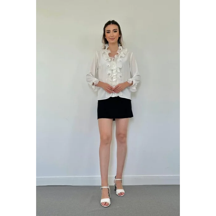 Beyaz Yakası Volanlı Gömlek