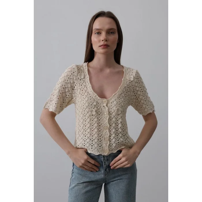 Çiçek Detaylı Düğmeli Triko - Ekru