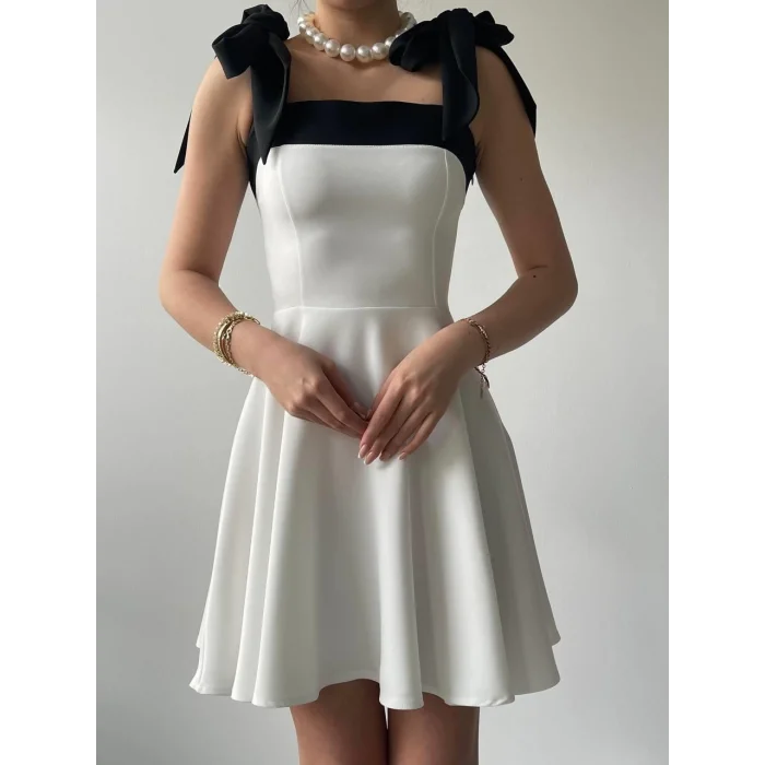 Cloche Omuzu Fiyonklu Elbise