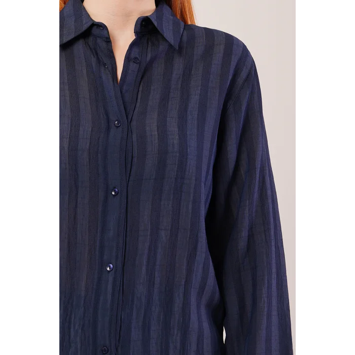 Düğmeli Ve Çizgi Detaylı Lacivert Gömlek