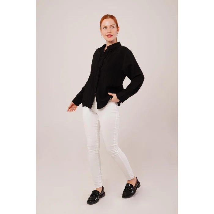 Düğmeli Ve Çizgi Detaylı Siyah Gömlek