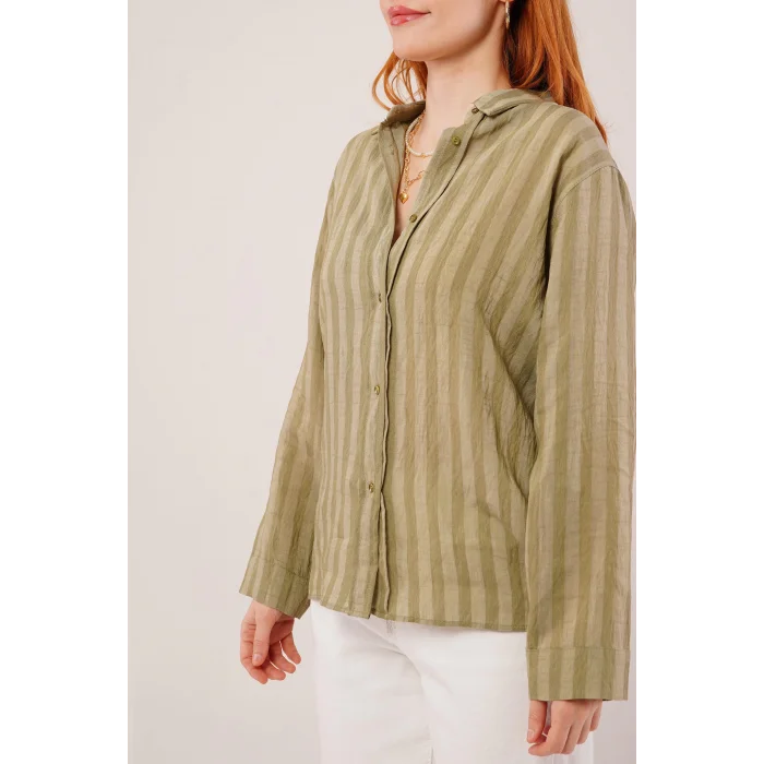Düğmeli Ve Çizgi Detaylı Yeşil Gömlek