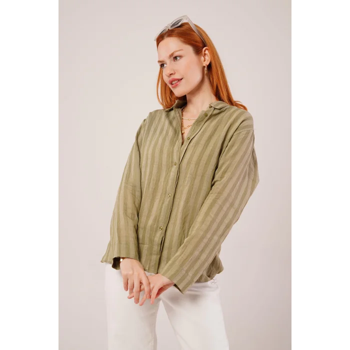 Düğmeli Ve Çizgi Detaylı Yeşil Gömlek