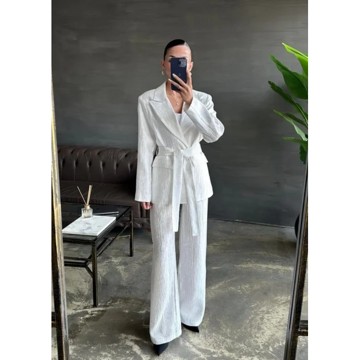 Ekru Beli Kuşaklı Ceket Ve Pantolon Parlak Takım