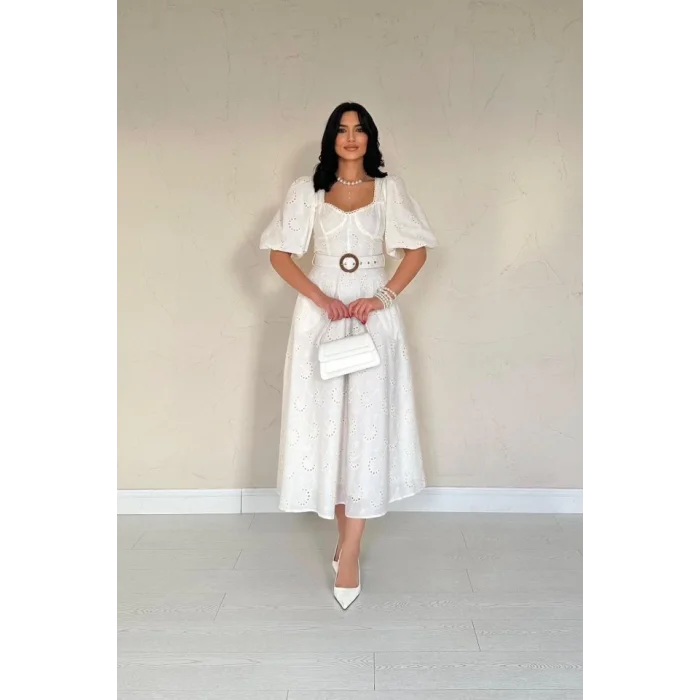 Ekru Göğüs Kup Detaylı Kemerli Brode Elbise