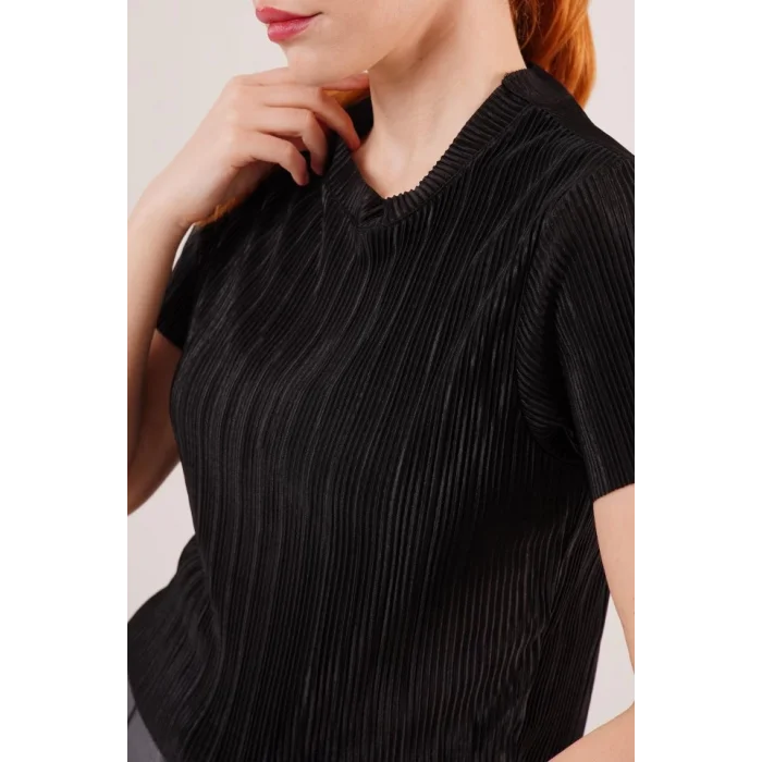 Fitilli Kısa Kollu Parlak Siyah Bluz