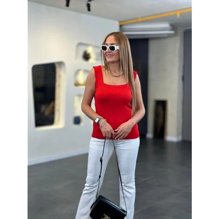 Kadın Kare Yaka Kalın Askılı Beyaz Triko Bluz