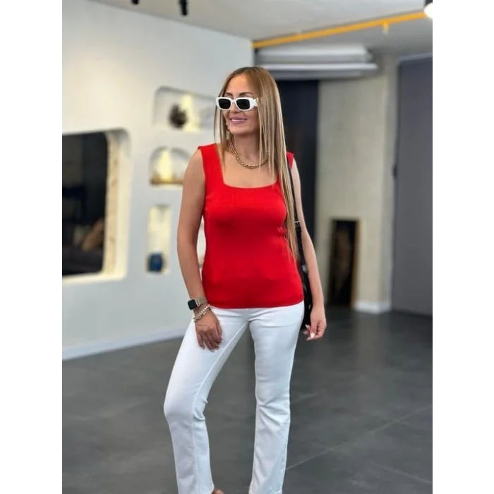 Kadın Kare Yaka Kalın Askılı Beyaz Triko Bluz