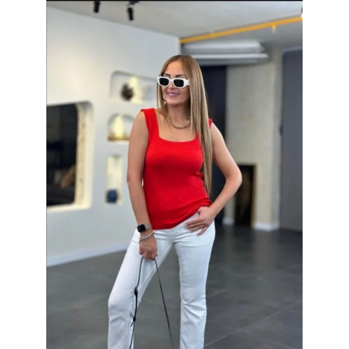 Kadın Kare Yaka Kalın Askılı Beyaz Triko Bluz