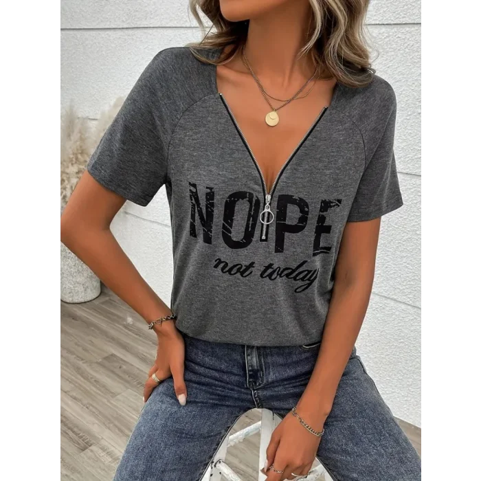 Kadın Kısa Kollu önden Fermuarlı Yazı Baskılı Viskon Bluz