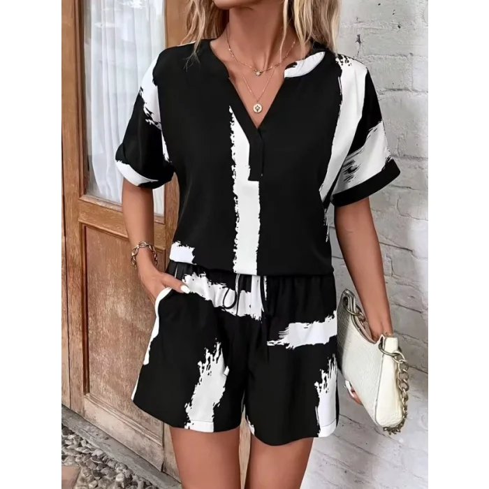 Kadın Kısa Kollu V Yakalı Desenli Bluz Ve Short Ikili Süprem Takım