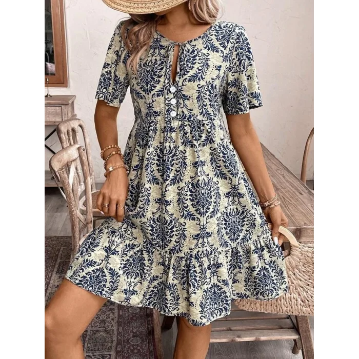 Kadın Kısa Kollu Yakadan Bağcıklı Desenli Fırfırlı Süprem Elbise