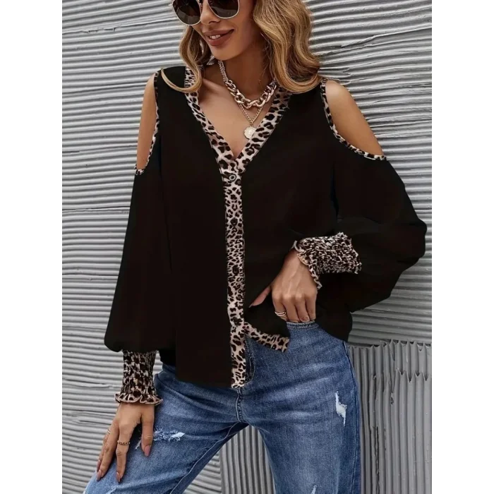 Kadın Omuzlardan Açık Yakalı önden Düğmeli Leopar Detaylı Sandy Bluz
