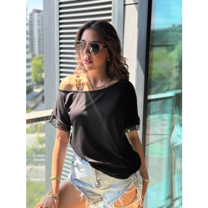 Kadın Tek Omuzu Askılı Kısa Kollu Toka Detaylı Dantelli Viskon Bluz