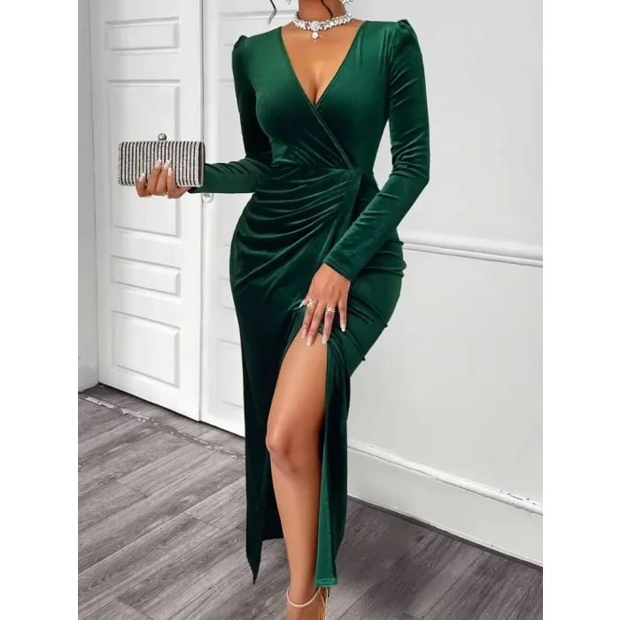 Kadın Uzun Kollu Kruvaze Yaka önünden çapraz Detaylı Uzun Kadife Elbise