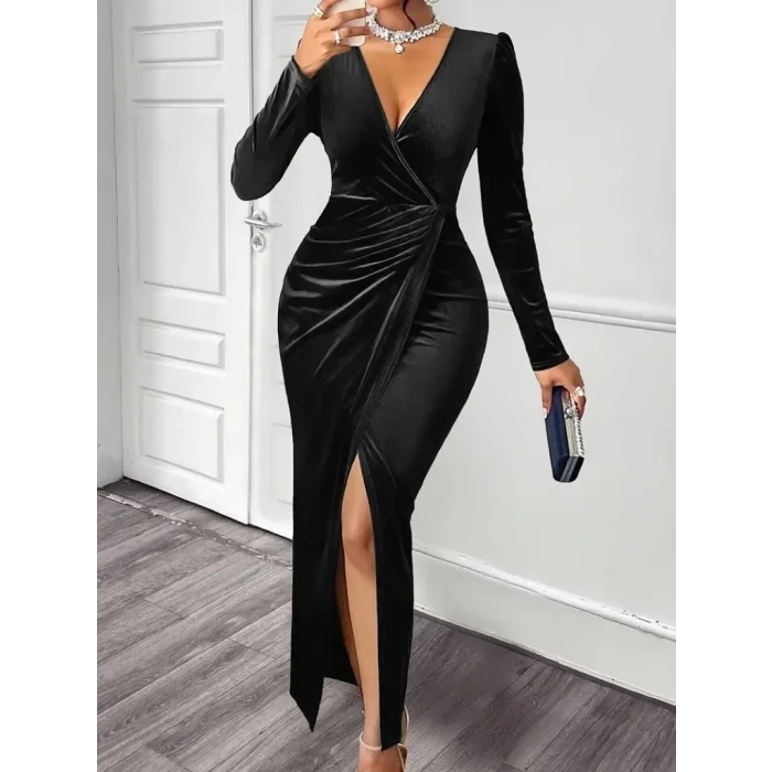 Kadın Uzun Kollu Kruvaze Yaka önünden çapraz Detaylı Uzun Kadife Elbise