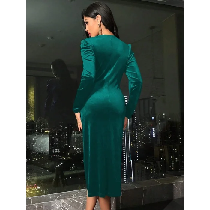 Kadın Uzun Kollu Kruvaze Yakalı Yandan Büzgülü Midi Kadife Elbise