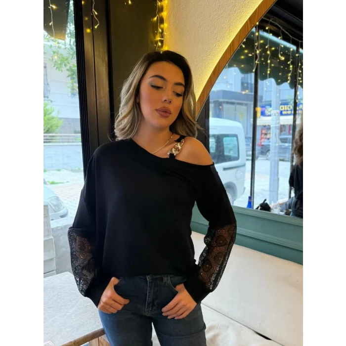 Kadın Uzun Kollu Tek Omuzu Açık Askılı Toka Ve Dantel Detay Viskon Iki Iplik Bluz