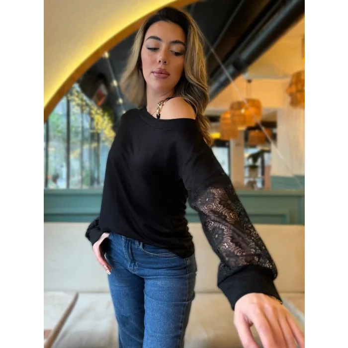 Kadın Uzun Kollu Tek Omuzu Açık Askılı Toka Ve Dantel Detay Viskon Iki Iplik Bluz