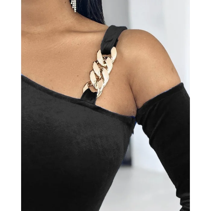 Kadın Uzun Kollu Tek Omuzu Açık Tokalı Takma Kol Detaylı Kısa Kadife Elbise