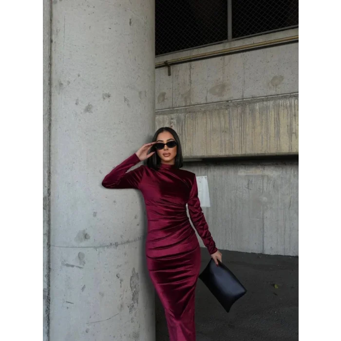 Kadın Uzun Kollu Yarım Balıkçı Yaka Büzgü Detay Kadife Kumaş Elbise