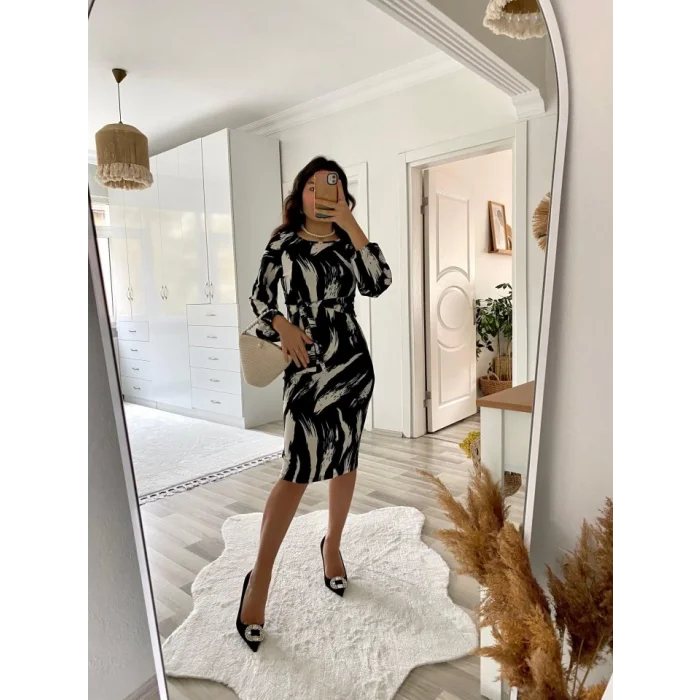 Kadın Uzun Kollu Yuvarlak Yaka Belden Kuşaklı Hazır Desenli Midi Krep Elbise