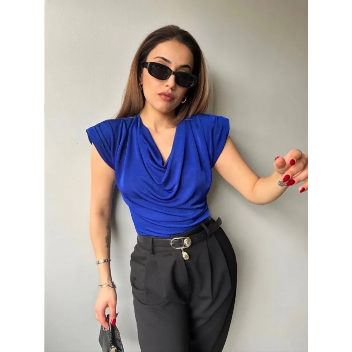 Kadın V Yaka Vatka Detay Kolsuz Dökümlü Bluz