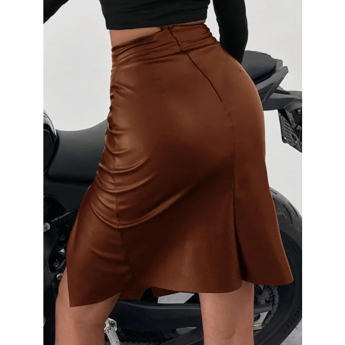 Kadın Yüksek Bel Yandan Fermuarlı Ve Yırtmaçlı Deri Etek