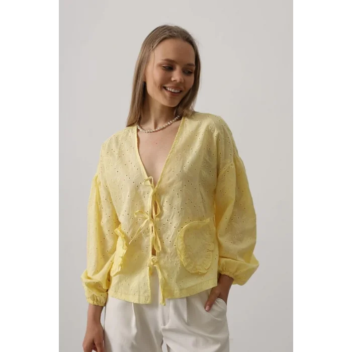 Kalp Detaylı Bağlamalı Brode Bluz - Sarı