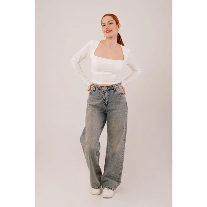 Kare Yaka Basic Beyaz Bluz