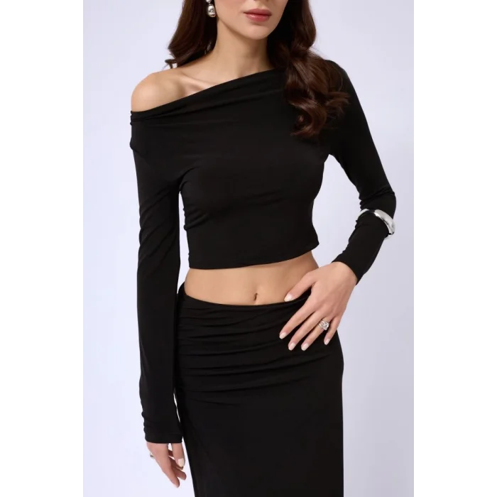 Kayık Yaka Uzun Kol Bluz