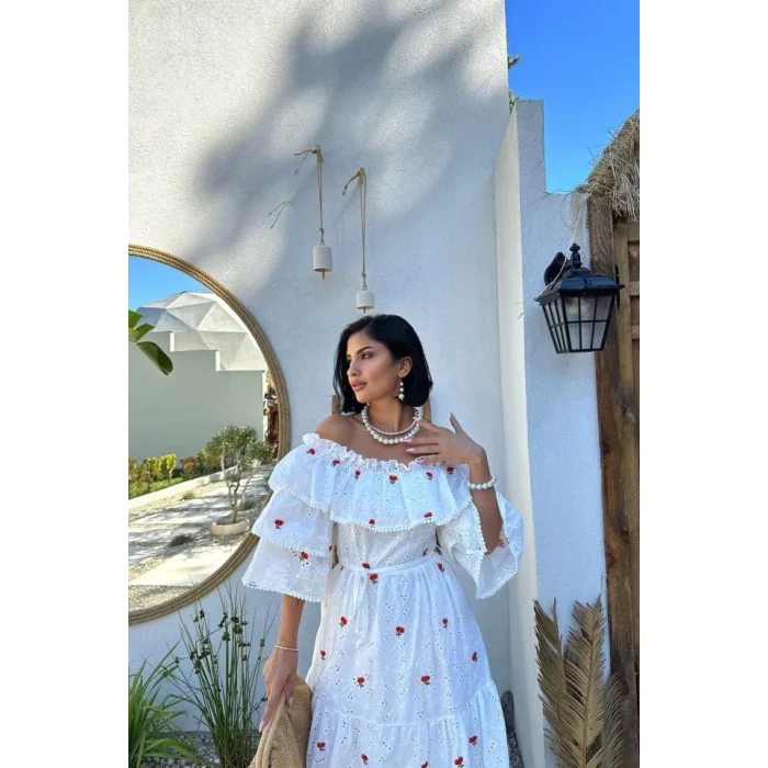 Kırmızı Omuzları Lastikli Brode Elbise