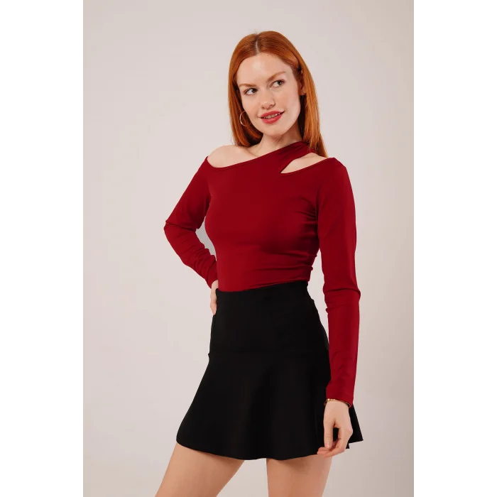 Omuz Dekolte Detaylı Bordo Bluz