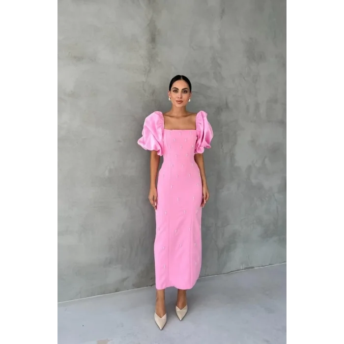 Pembe İşlemeli Kolu Garnili Elbise