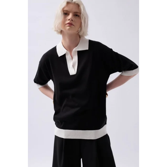 V Yaka Dokulu T-Shirt